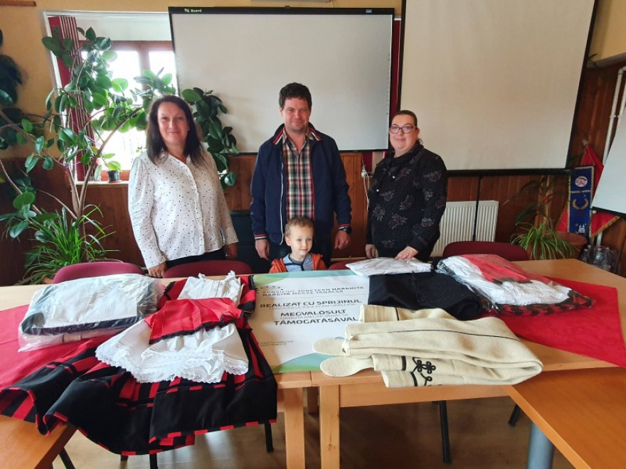 Székely népviseletet vásárolt a Ditrói Kulturális Egyesület