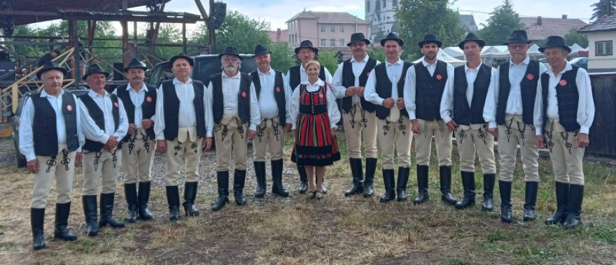 Ditrói Férfi Dalkör részvétele a VII. Székelyföldi Huszár- és katonadal találkozón Csernáton községben